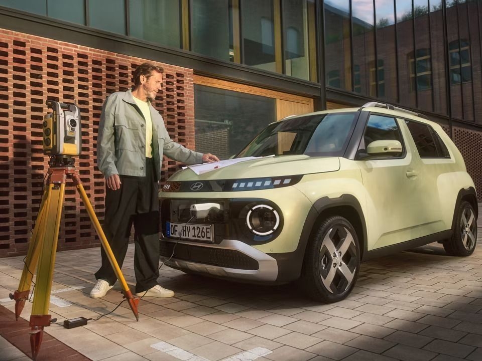 Полнете лаптоп или електричен тротинет.